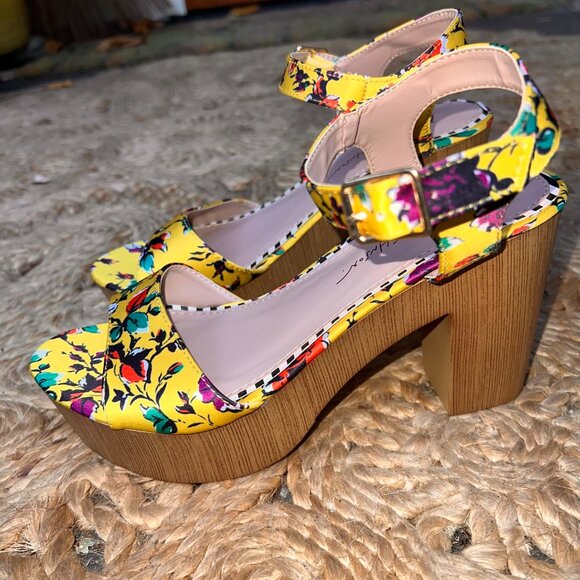 BETSEY JOHNSON Floral Opportunity Ankle strap heel - Picture 7 of 11